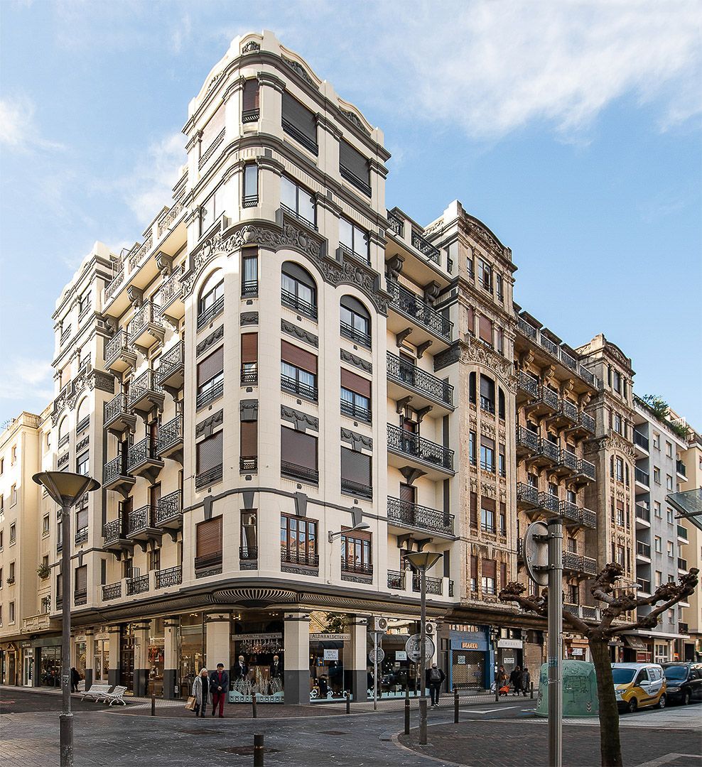 Ariane Roz es un estudio de fotografía con sede en Bilbao, Bizkaia. Fotógrafo especializado en reportajes fotográficos de arquitectura e interiorismo. Fotógrafa especializada en creación de contenido fotográfico para marcas y empresa. Sus clientes con interioristas, arquitectos, decoradores de interiores, estudios de branding.