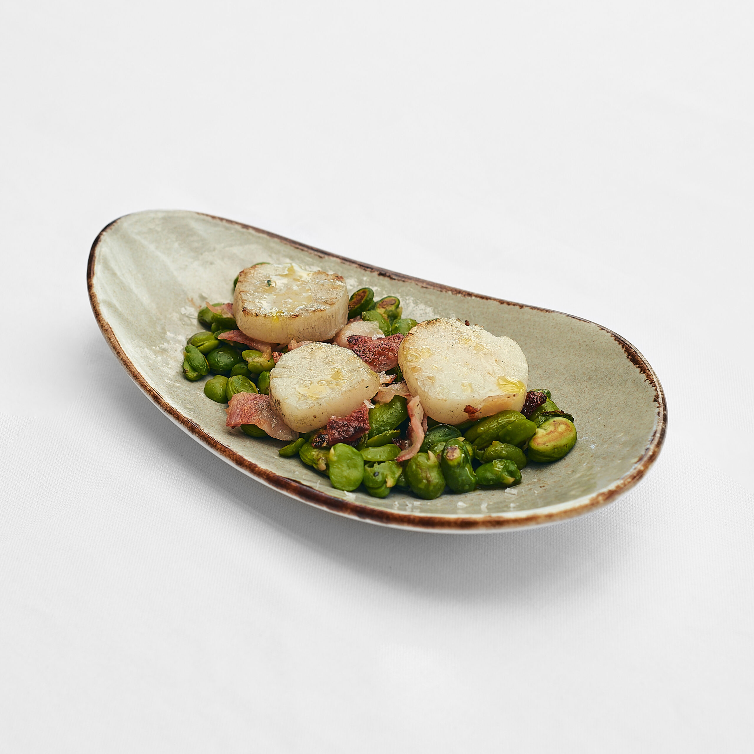 Ariane Roz. Fotógrafo de interiorismo y producto en Bilbao, Bizkaia. Fotógrafo especializado en hoteles, gastronomía y restaurantes. Fotógrafo especializado en hostelería. Reportaje fotográfico del Hotel El Amparo de Narcisa, en Burgos.