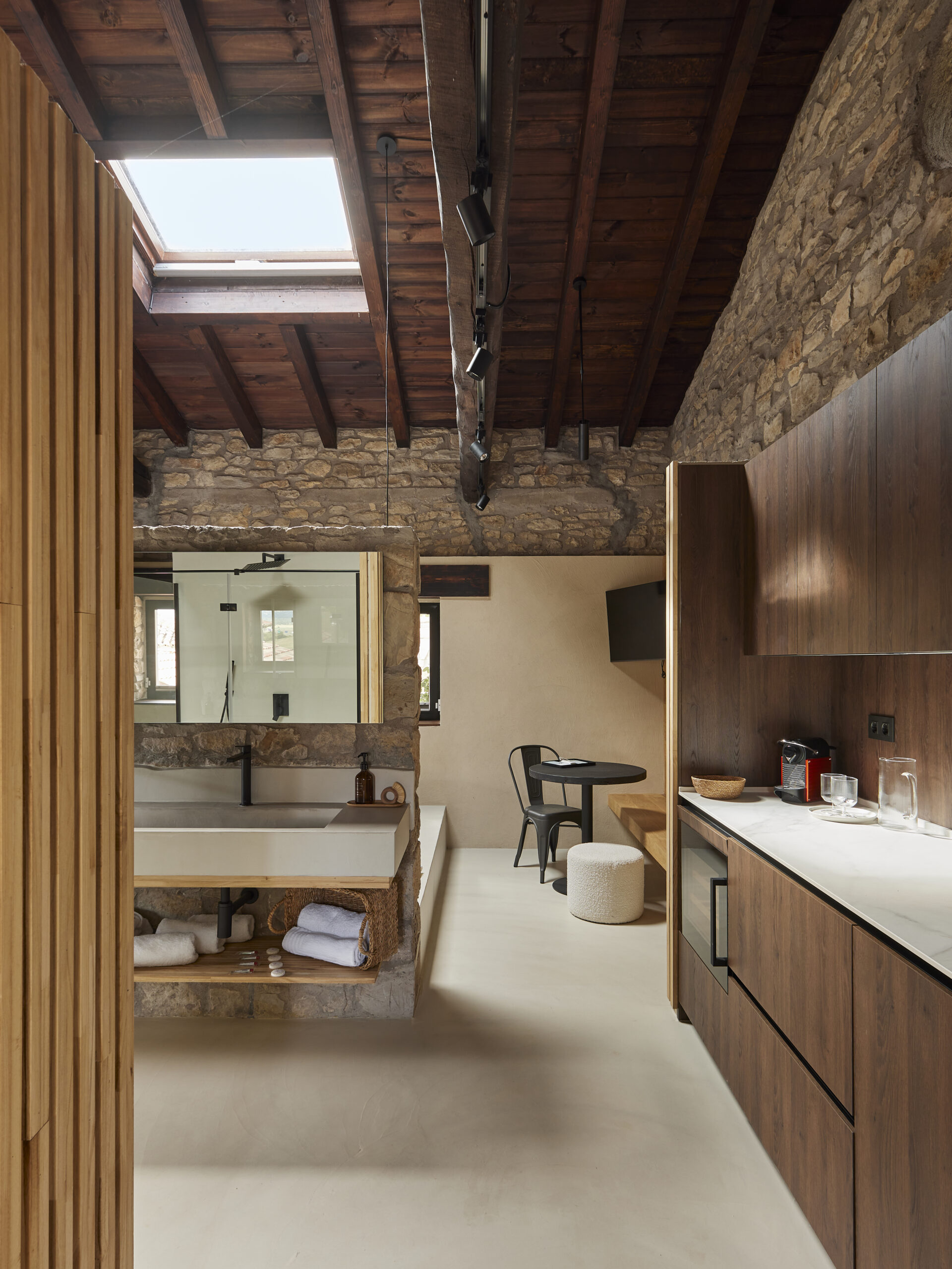 Ariane Roz. Fotógrafo de interiorismo y producto en Bilbao, Bizkaia. Fotógrafo especializado en hoteles, gastronomía y restaurantes. Fotógrafo especializado en hostelería. Reportaje fotográfico del Hotel El Amparo de Narcisa, en Burgos.
