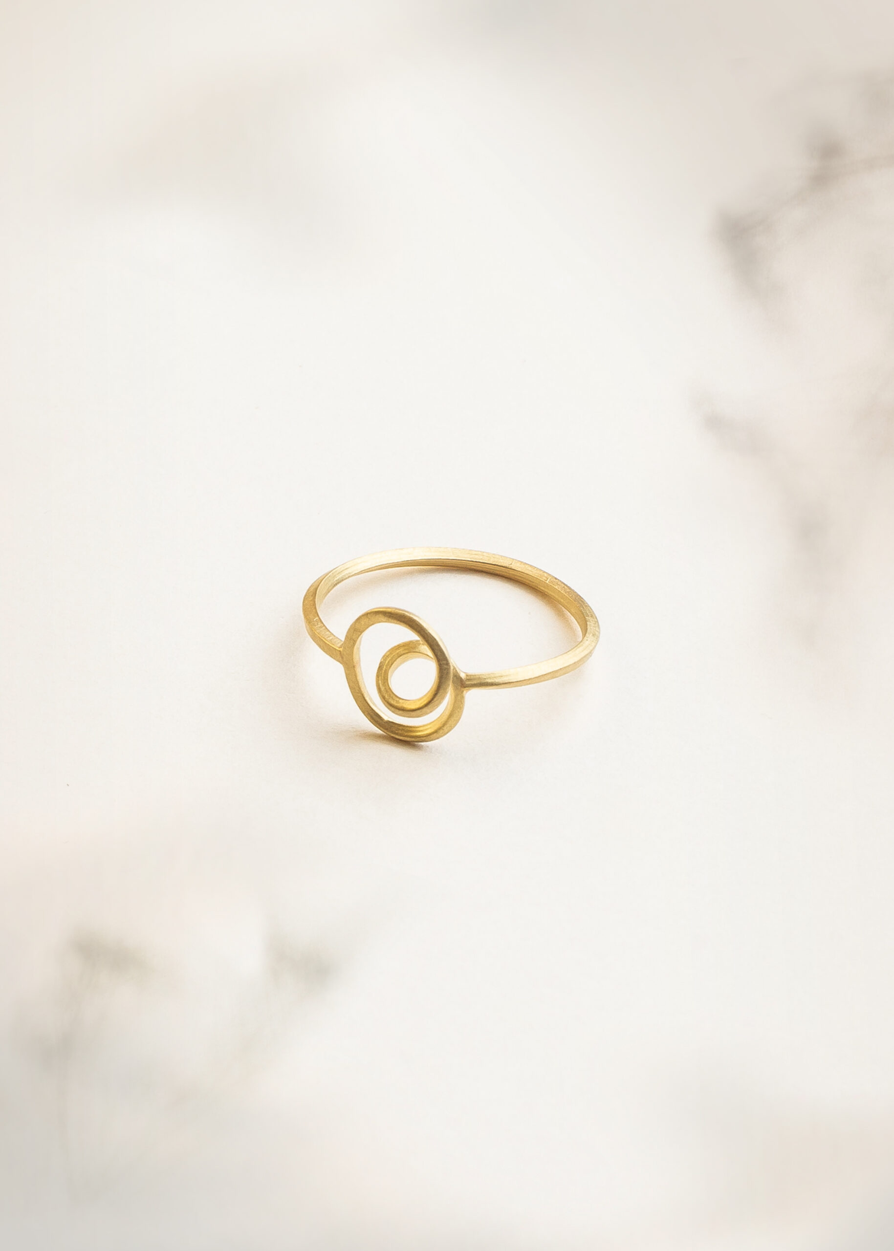 Ariane Roz. Majoral. Dirección fotográfica para marcas. Fotógrafa de producto. Fotógrafo de joyería. Fotógrafo especializado en joyas. Fotógrafa de creación de contenido. Camapañas corporativas. Fotografo still life para marcas. Fotógrafo de bodegón en Bilbao. Bizkaia. País Vasco. Fotógrafo de producto en el norte.