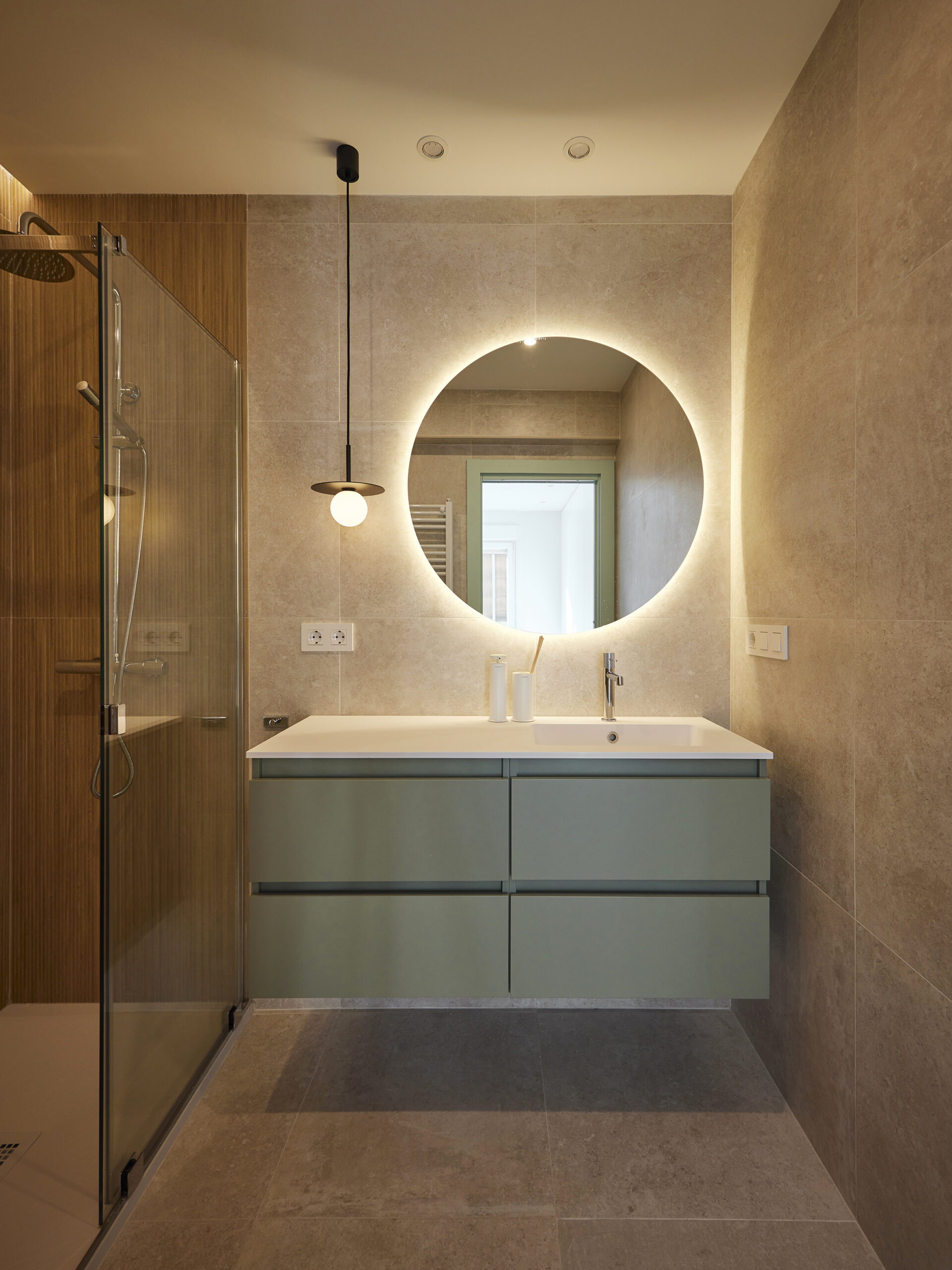 Ariane Roz es un estudio de fotografía con sede en Bilbao, Bizkaia. Fotógrafo especializado en reportajes fotográficos de arquitectura e interiorismo. Fotógrafa especializada en creación de contenido fotográfico para marcas y empresa. Sus clientes con interioristas, arquitectos, decoradores de interiores, estudios de branding.
